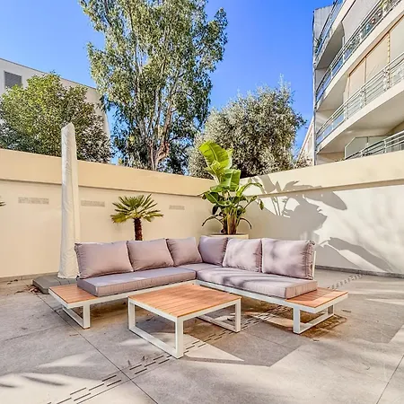2p Just Steps From Beaches Semesterbostad Antibes
